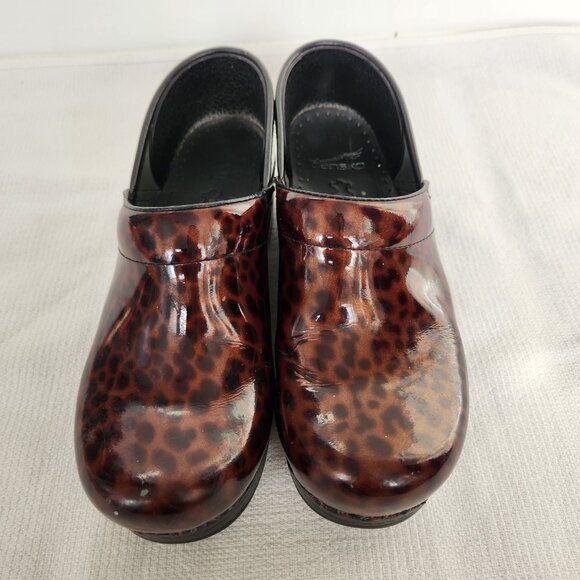 Dansko Cheetah Patent Leather Print Women’s Slip On Clogs Size 38 Nursing Shoes - Picture 3 of 14